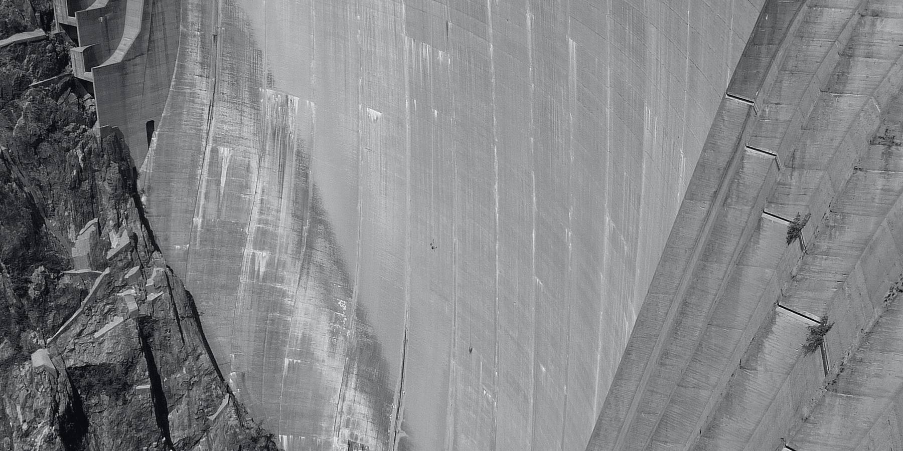 Downstream face of the Contra dam, concrete texture